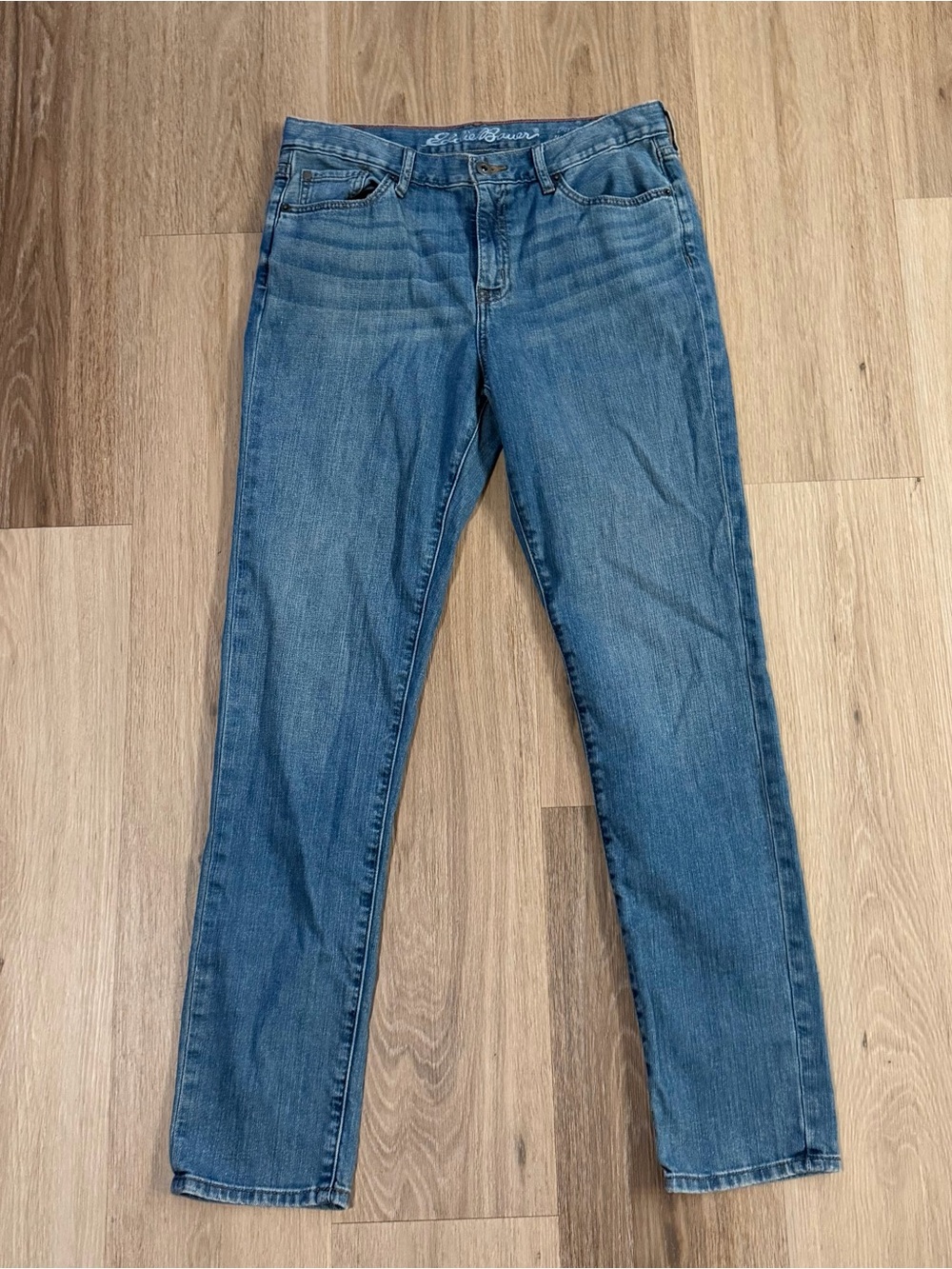 Eddie Bauer Women’s Boyfriend Mid-Rise Slim Medium Wash Blue Jeans size 4